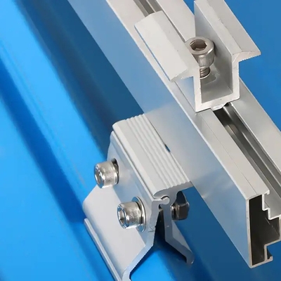 Aluminiumrails für die Installation von PV-Solarkollektoren auf dem Dach
